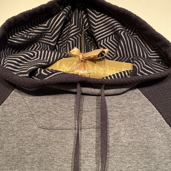 Under Armour Coolgear infared hooded pullover sweatshirt Grey & Black size XS - Picture 6 of 12